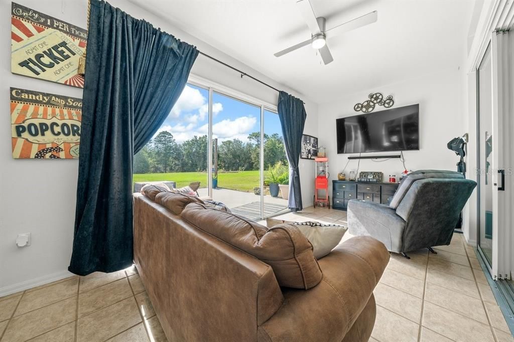 En Venta: $849,900 (4 camas, 3 baños, 2915 Pies cuadrados)