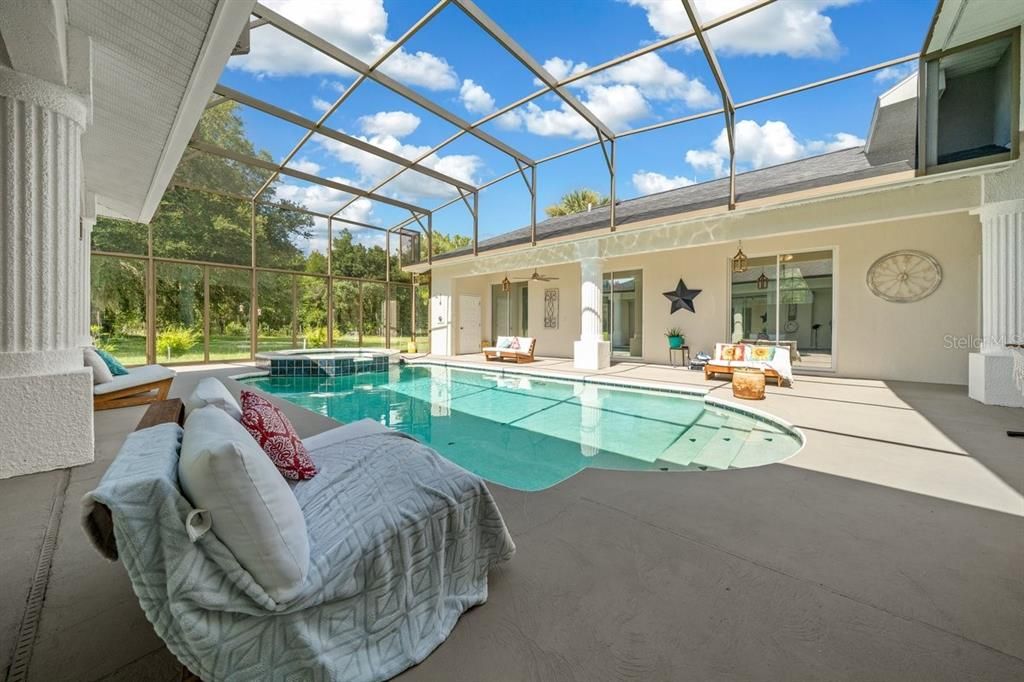 En Venta: $849,900 (4 camas, 3 baños, 2915 Pies cuadrados)