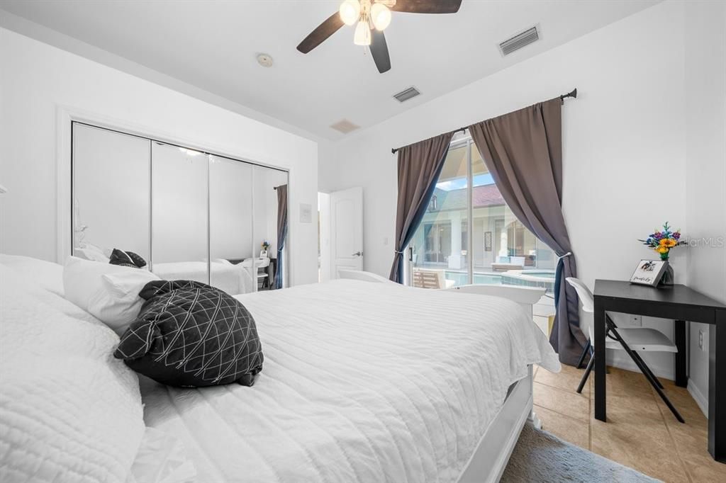 En Venta: $849,900 (4 camas, 3 baños, 2915 Pies cuadrados)