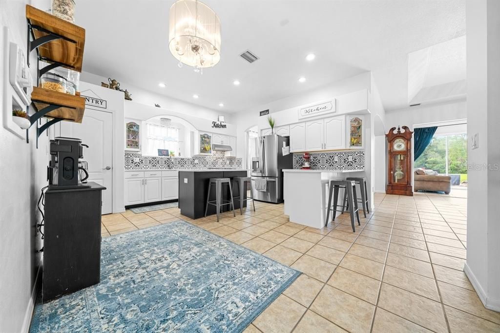 En Venta: $849,900 (4 camas, 3 baños, 2915 Pies cuadrados)