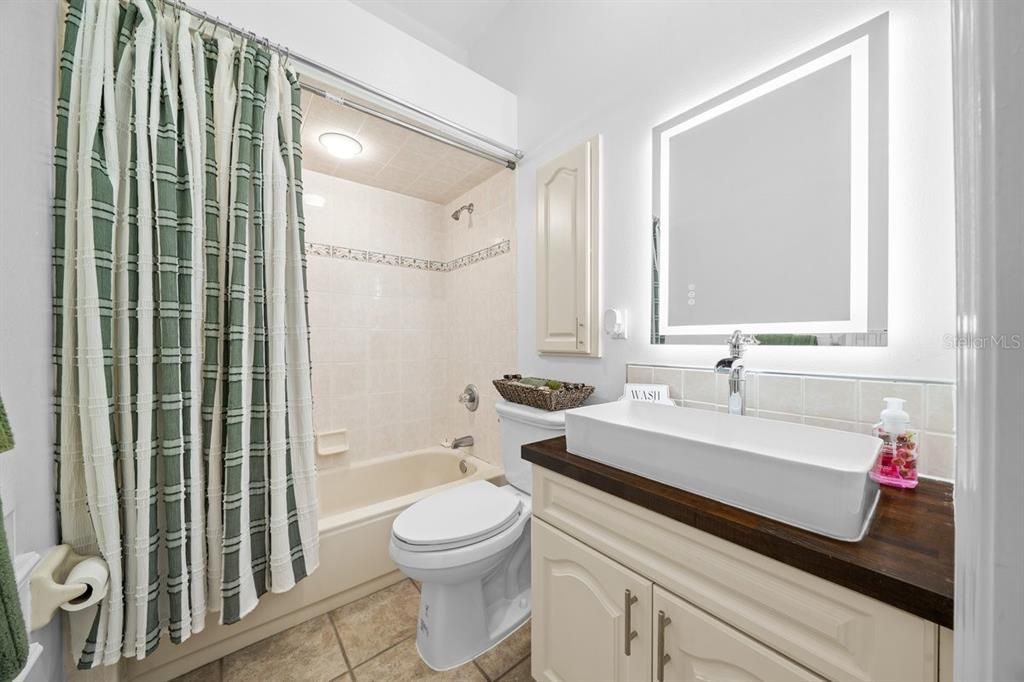 En Venta: $849,900 (4 camas, 3 baños, 2915 Pies cuadrados)