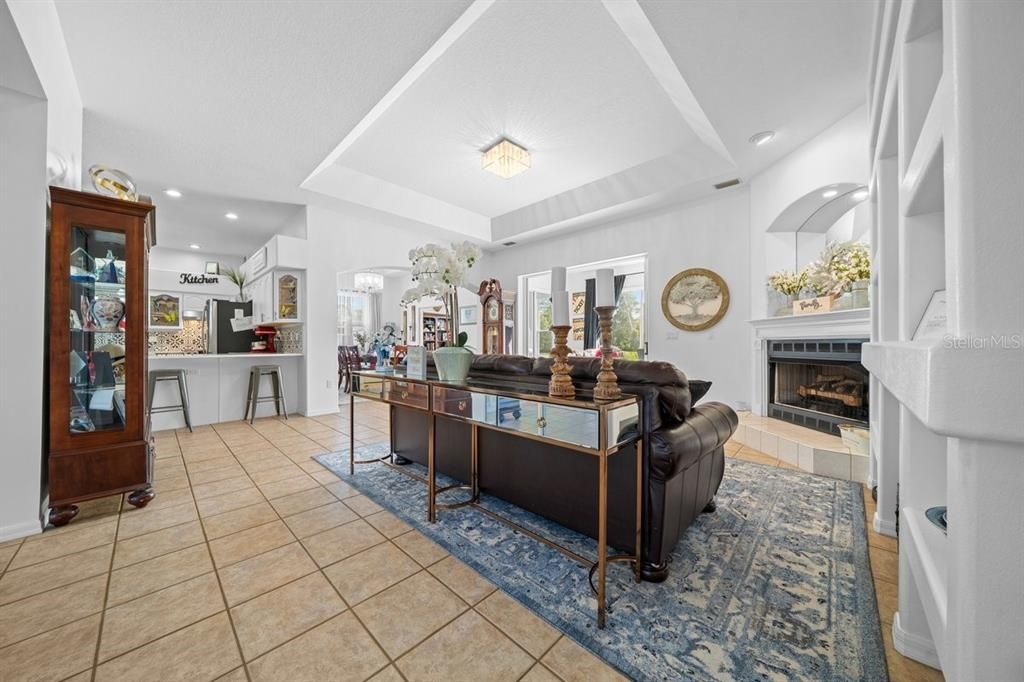 En Venta: $849,900 (4 camas, 3 baños, 2915 Pies cuadrados)