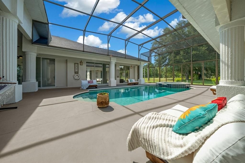 En Venta: $849,900 (4 camas, 3 baños, 2915 Pies cuadrados)