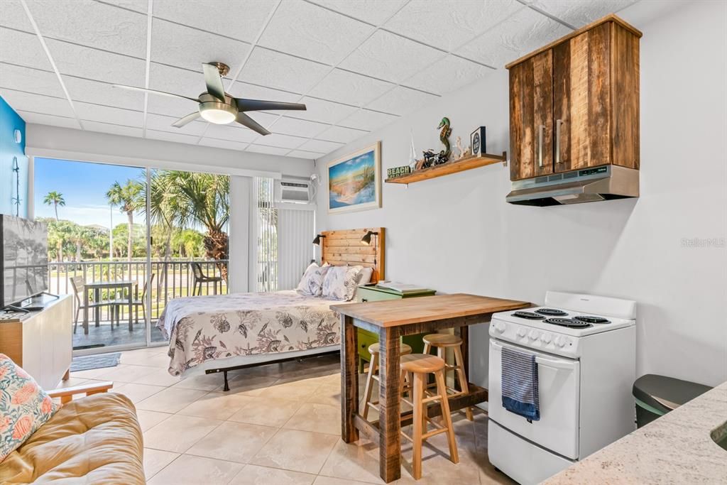 На продажу: $259,995 (0 спален, 1 ванн, 317 Квадратных фут)