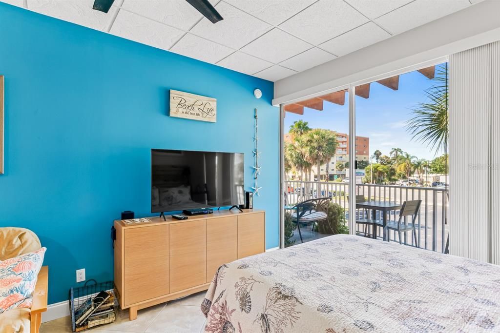 На продажу: $259,995 (0 спален, 1 ванн, 317 Квадратных фут)