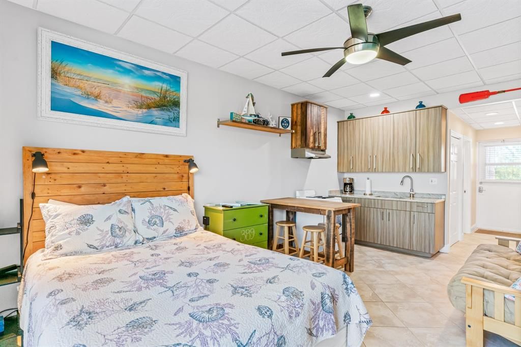 На продажу: $259,995 (0 спален, 1 ванн, 317 Квадратных фут)