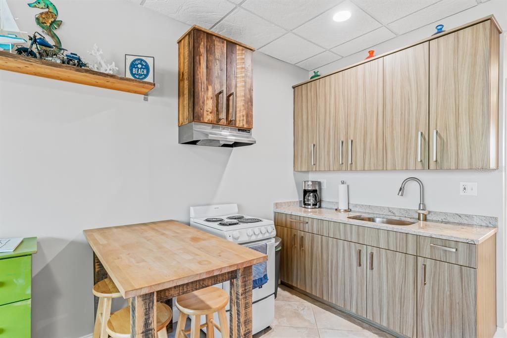 На продажу: $259,995 (0 спален, 1 ванн, 317 Квадратных фут)