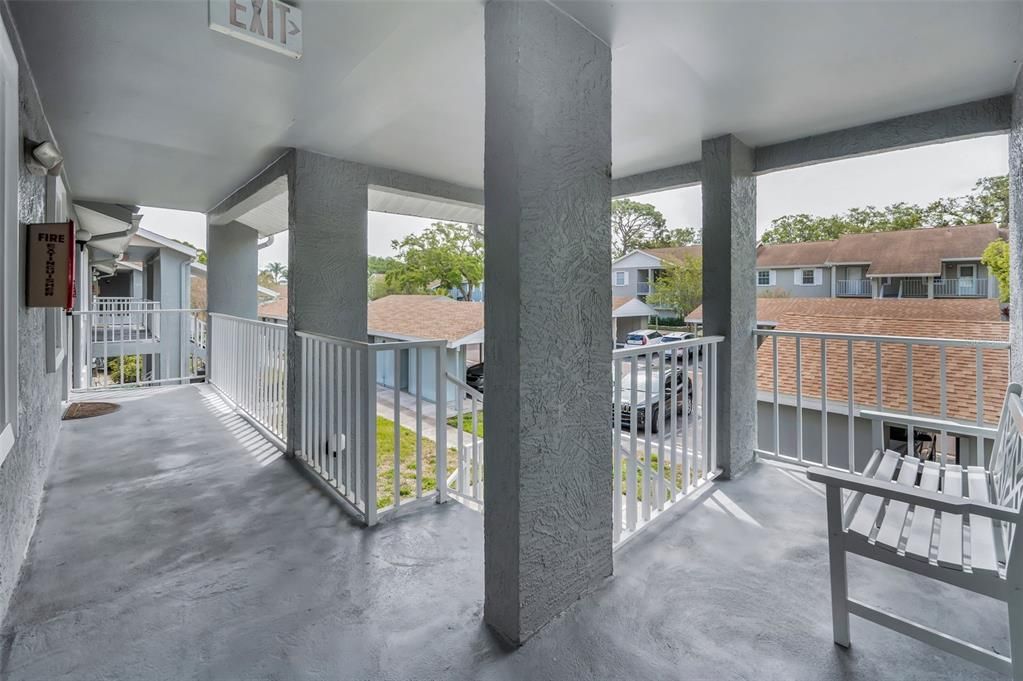 For Sale: $199,900 (2 beds, 2 baths, 985 Square Feet)