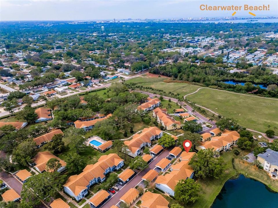 For Sale: $199,900 (2 beds, 2 baths, 985 Square Feet)