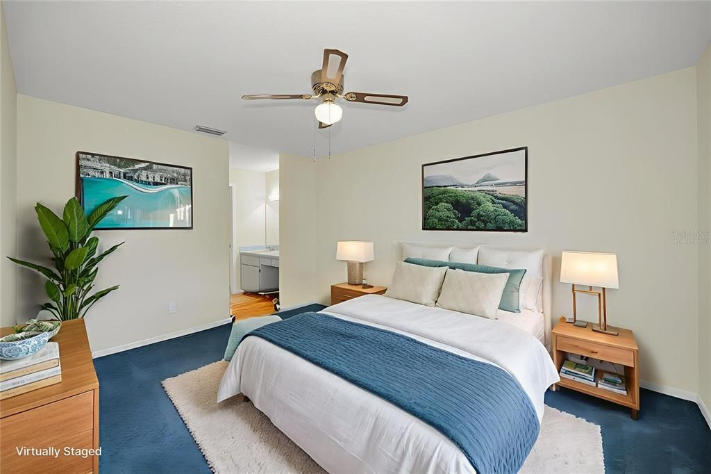 For Sale: $199,900 (2 beds, 2 baths, 985 Square Feet)