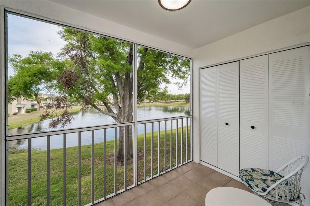 For Sale: $199,900 (2 beds, 2 baths, 985 Square Feet)