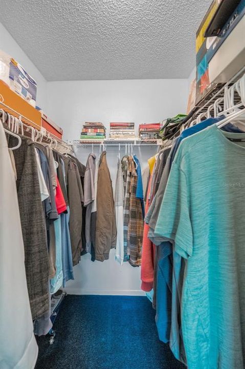 For Sale: $199,900 (2 beds, 2 baths, 985 Square Feet)