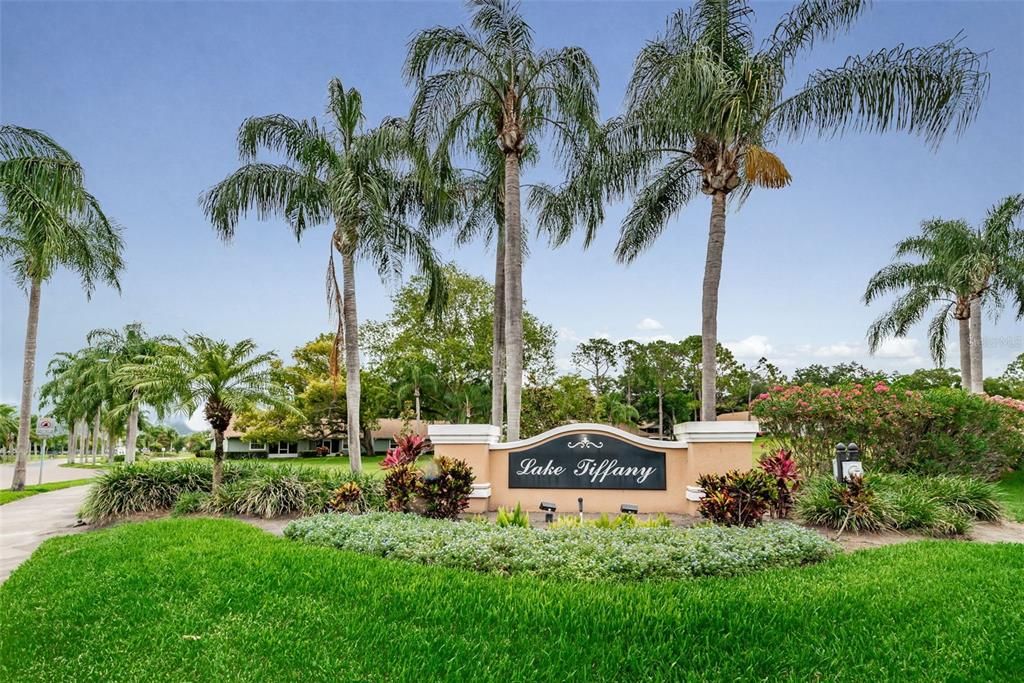 For Sale: $199,900 (2 beds, 2 baths, 985 Square Feet)