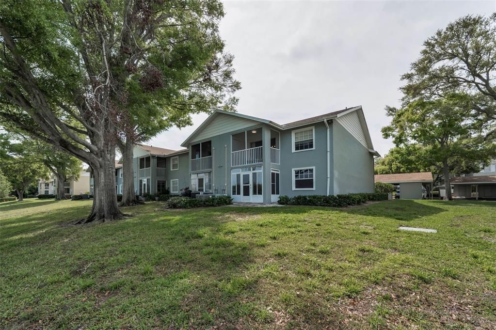 For Sale: $199,900 (2 beds, 2 baths, 985 Square Feet)