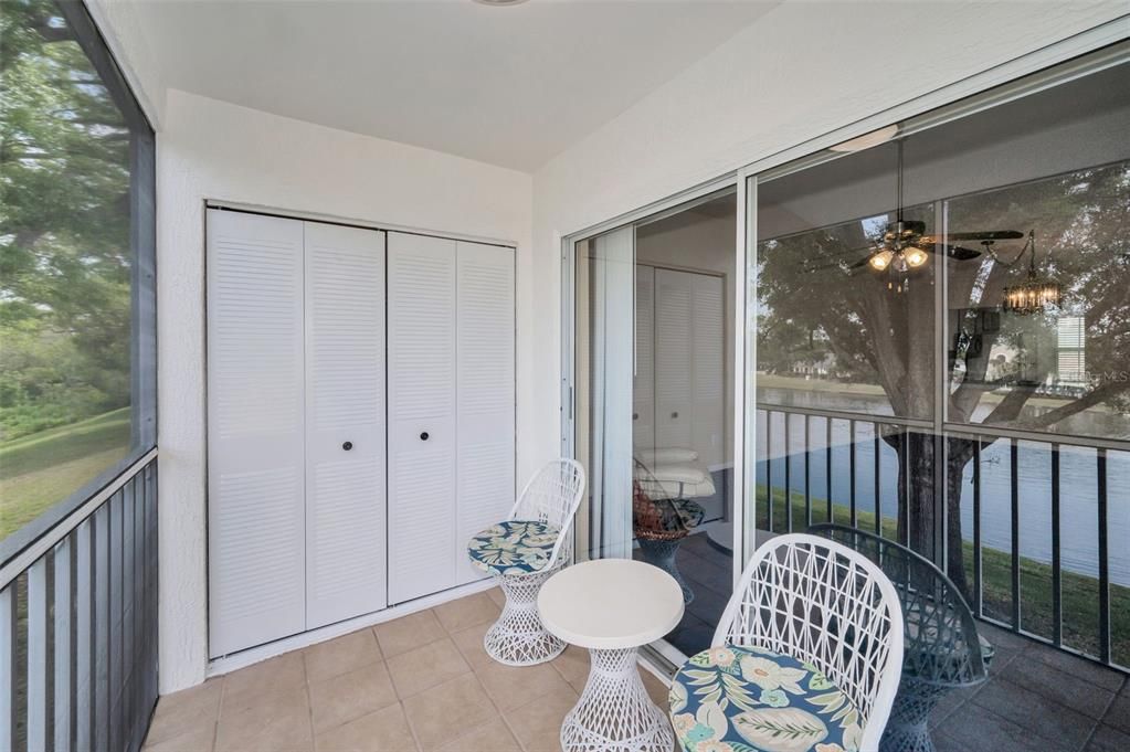 For Sale: $199,900 (2 beds, 2 baths, 985 Square Feet)