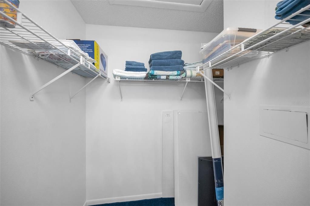 For Sale: $199,900 (2 beds, 2 baths, 985 Square Feet)