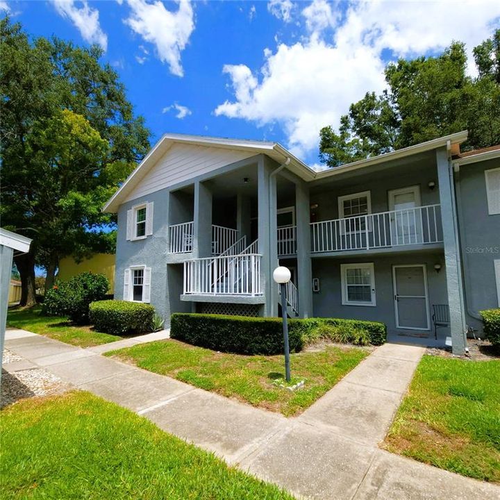 For Sale: $199,900 (2 beds, 2 baths, 985 Square Feet)