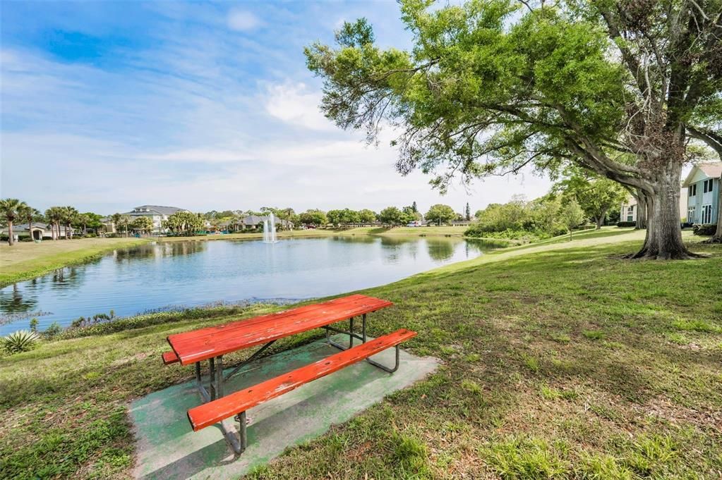 For Sale: $199,900 (2 beds, 2 baths, 985 Square Feet)