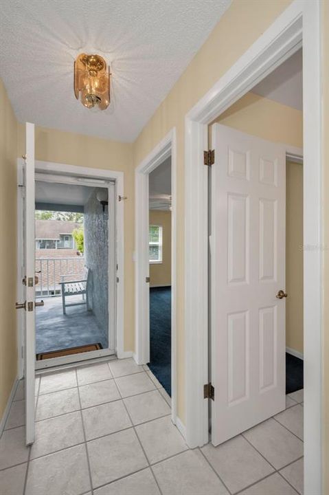 For Sale: $199,900 (2 beds, 2 baths, 985 Square Feet)