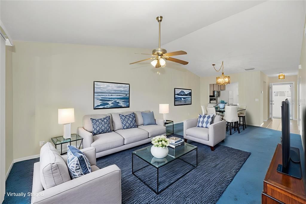 For Sale: $199,900 (2 beds, 2 baths, 985 Square Feet)