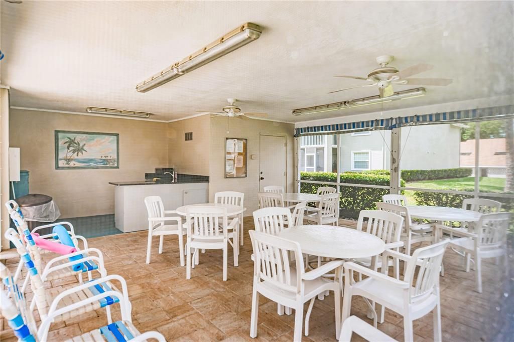 For Sale: $199,900 (2 beds, 2 baths, 985 Square Feet)