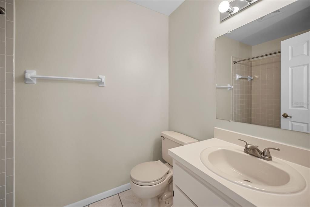 For Sale: $199,900 (2 beds, 2 baths, 985 Square Feet)