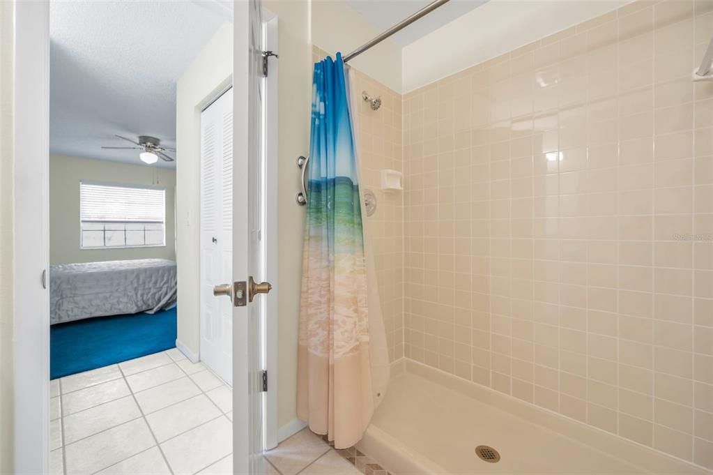 For Sale: $199,900 (2 beds, 2 baths, 985 Square Feet)