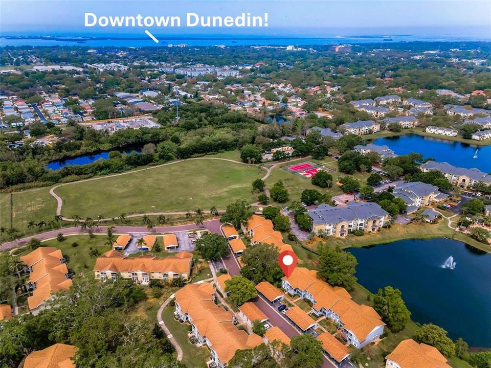 For Sale: $199,900 (2 beds, 2 baths, 985 Square Feet)