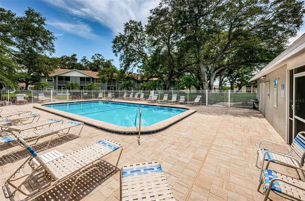 For Sale: $199,900 (2 beds, 2 baths, 985 Square Feet)