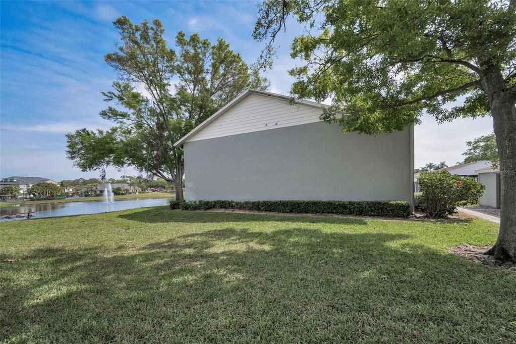 For Sale: $199,900 (2 beds, 2 baths, 985 Square Feet)