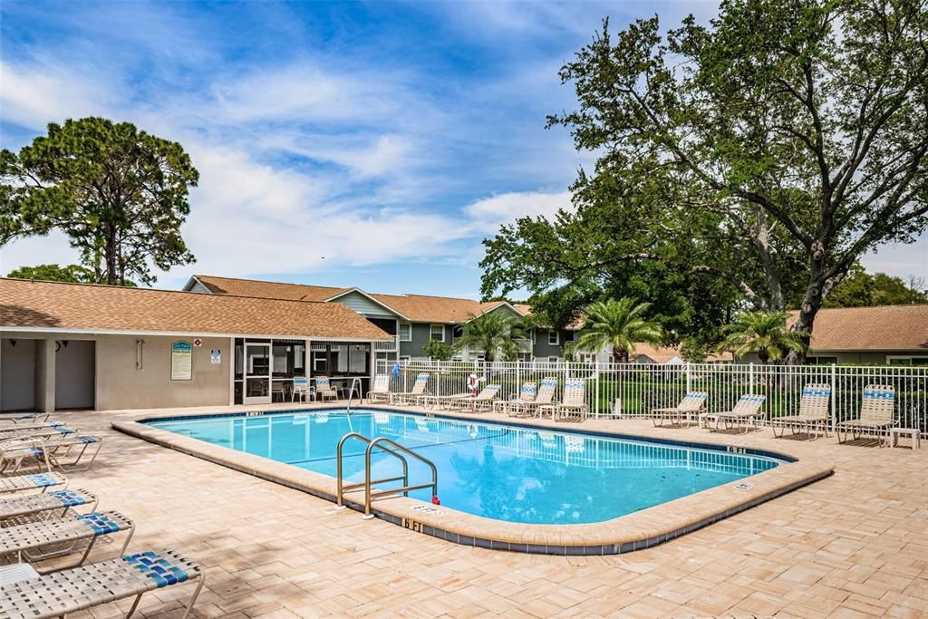 For Sale: $199,900 (2 beds, 2 baths, 985 Square Feet)