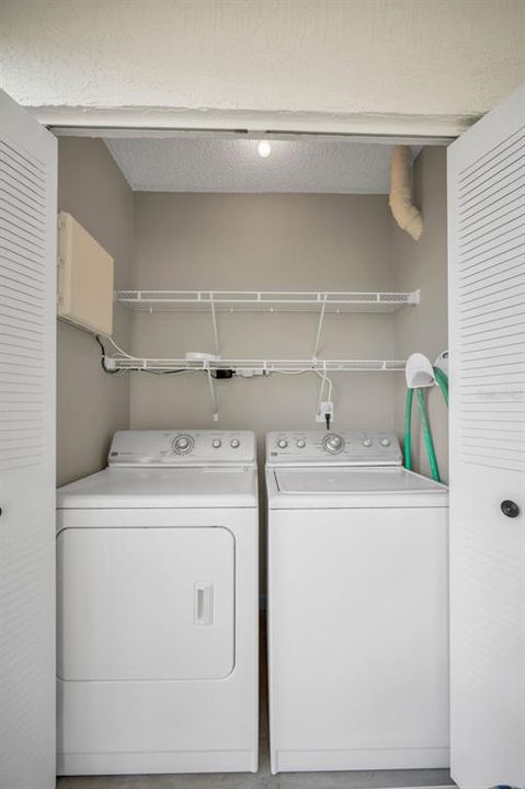 For Sale: $199,900 (2 beds, 2 baths, 985 Square Feet)