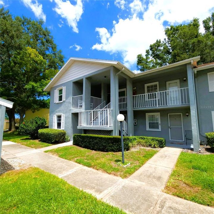 For Sale: $199,900 (2 beds, 2 baths, 985 Square Feet)