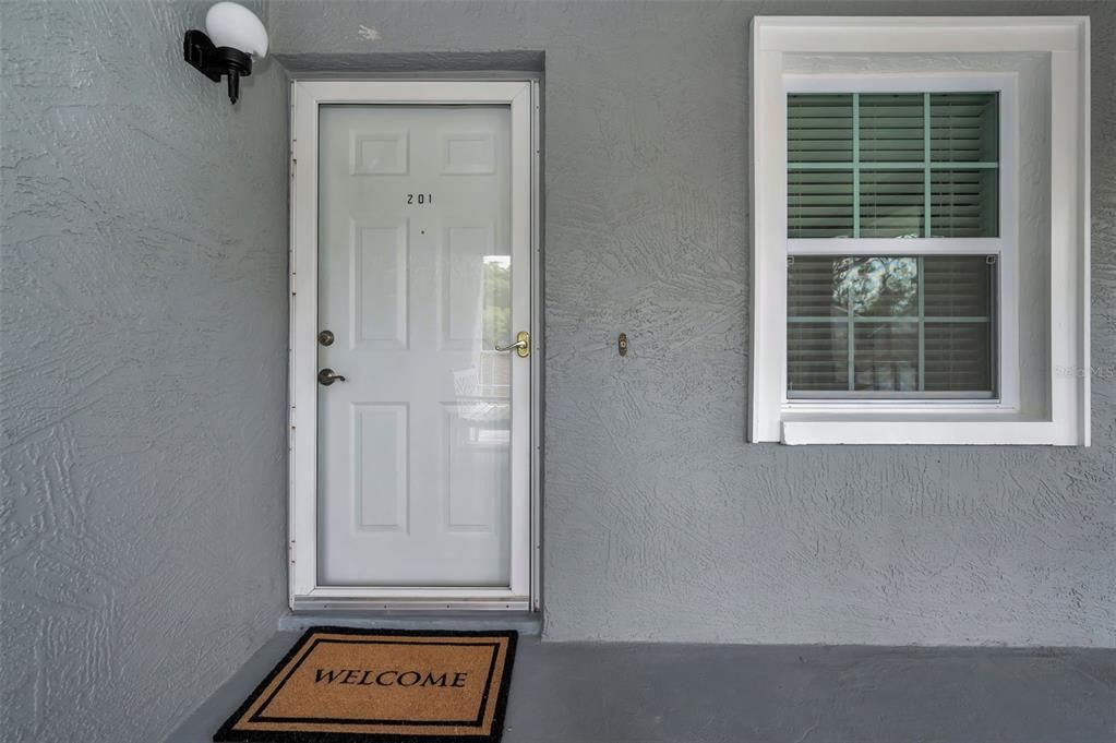 For Sale: $199,900 (2 beds, 2 baths, 985 Square Feet)