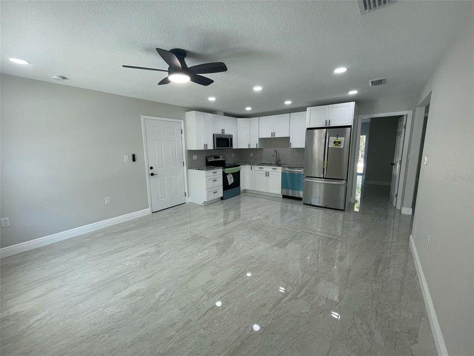 For Sale: $339,000 (3 beds, 2 baths, 1100 Square Feet)