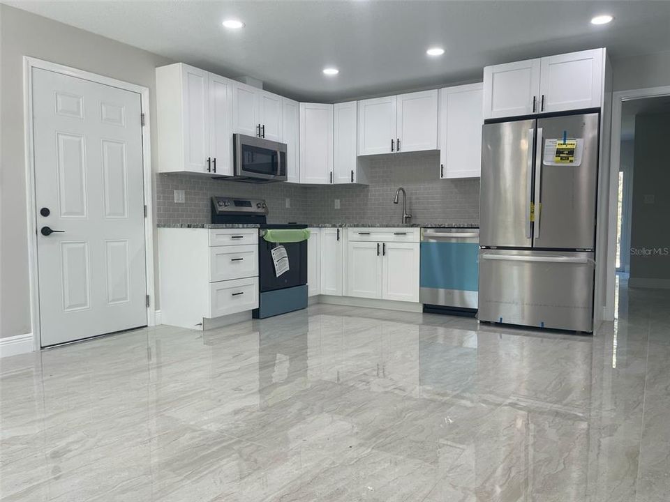 For Sale: $339,000 (3 beds, 2 baths, 1100 Square Feet)