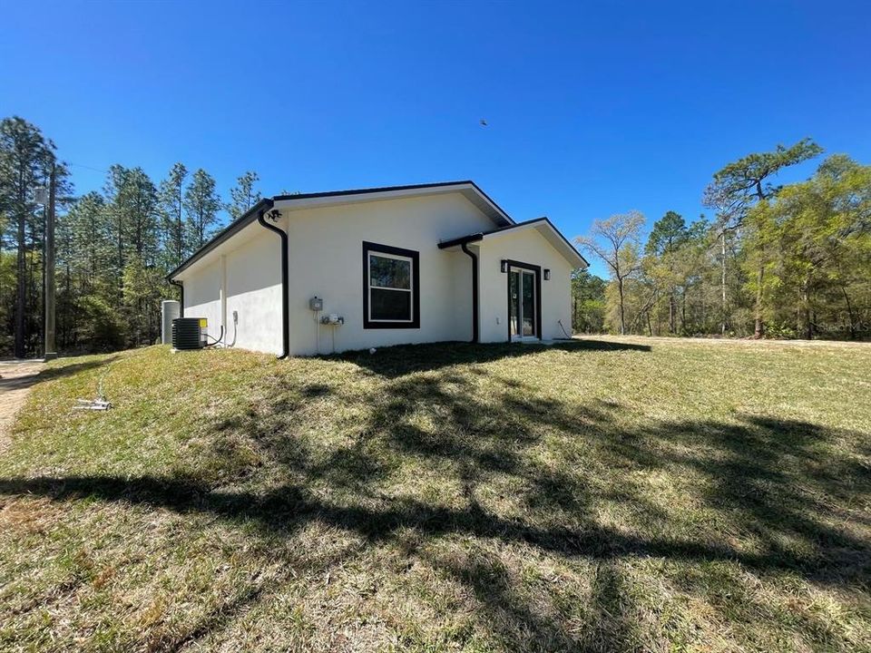 For Sale: $339,000 (3 beds, 2 baths, 1100 Square Feet)