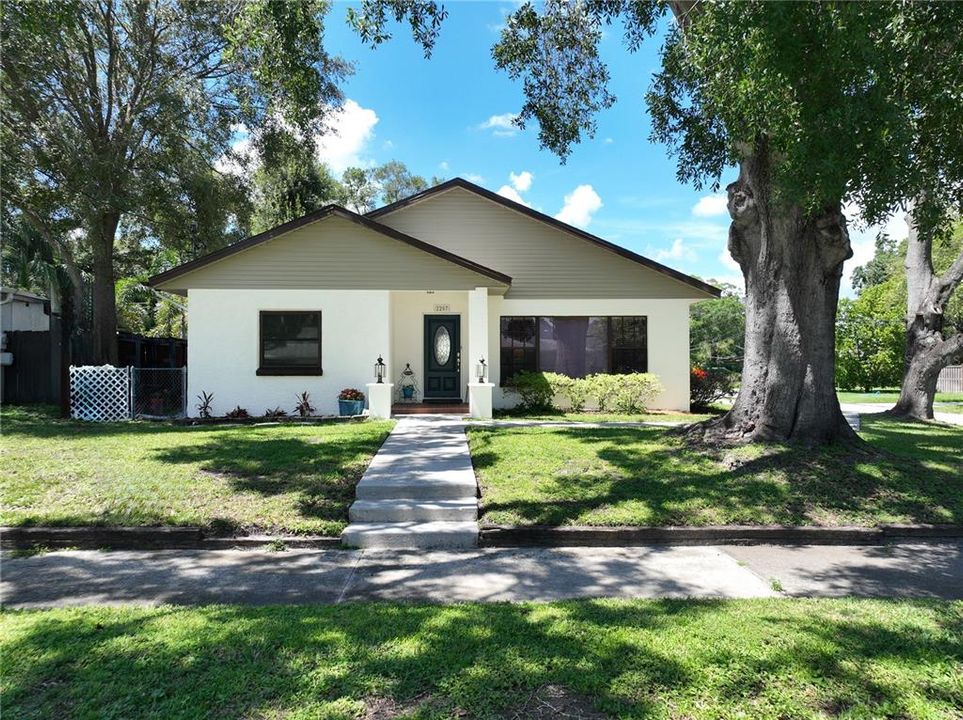 For Sale: $650,000 (5 beds, 4 baths, 3154 Square Feet)