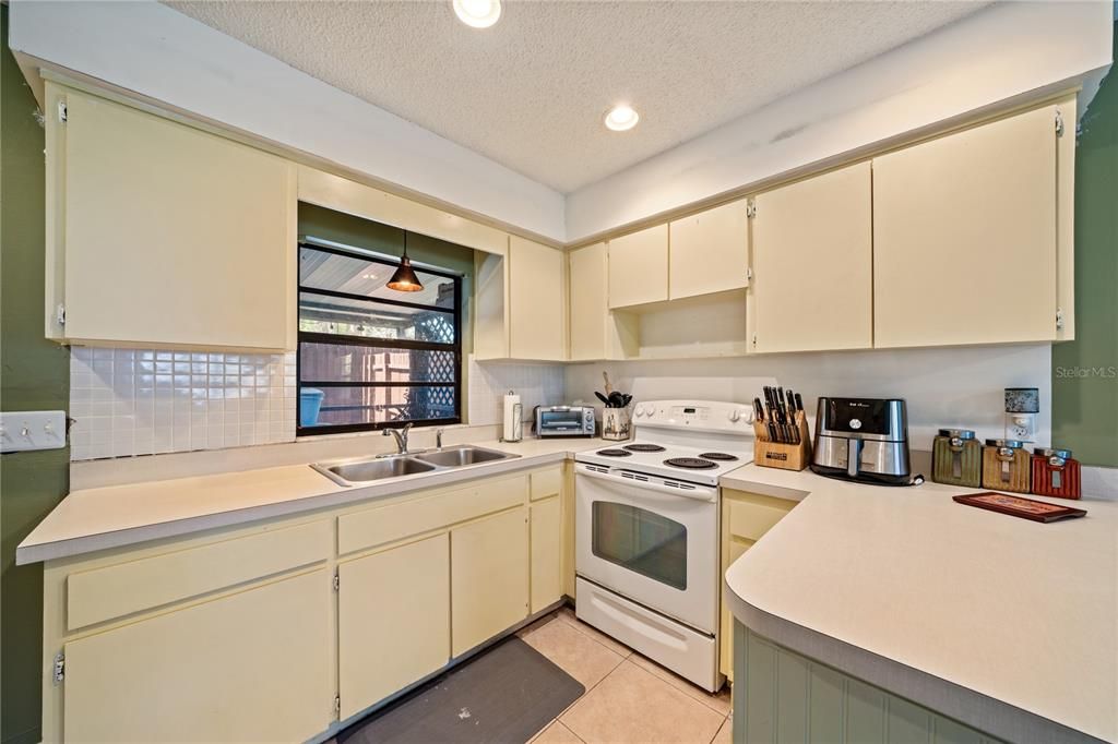 For Sale: $650,000 (5 beds, 4 baths, 3154 Square Feet)