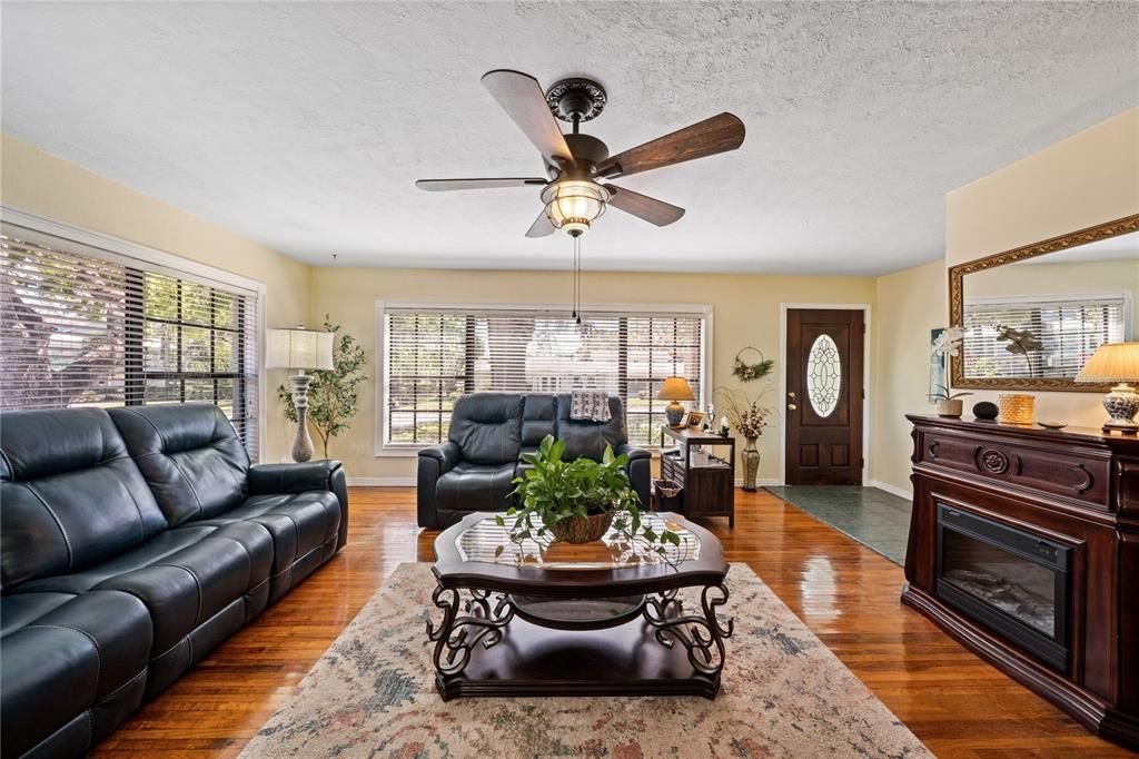 For Sale: $650,000 (5 beds, 4 baths, 3154 Square Feet)