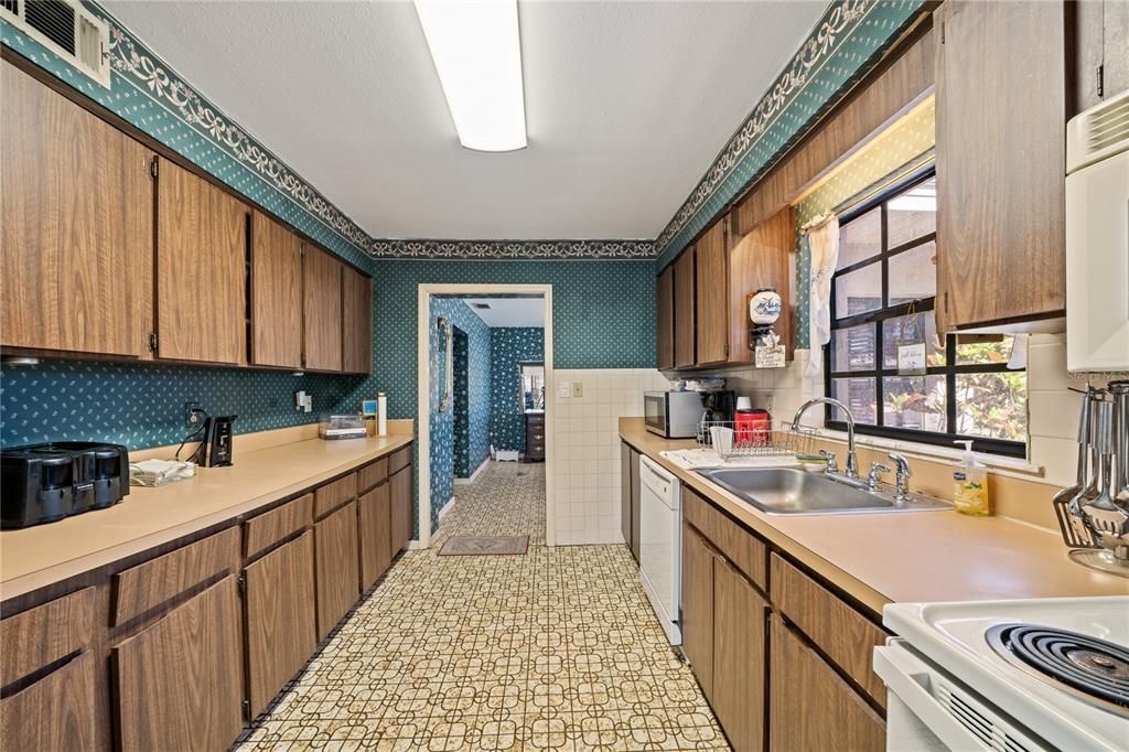 For Sale: $650,000 (5 beds, 4 baths, 3154 Square Feet)