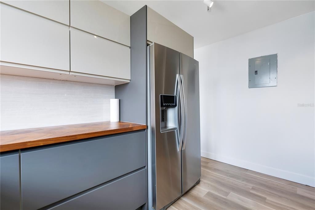 Под контрактом: $490,000 (2 спален, 2 ванн, 1168 Квадратных фут)