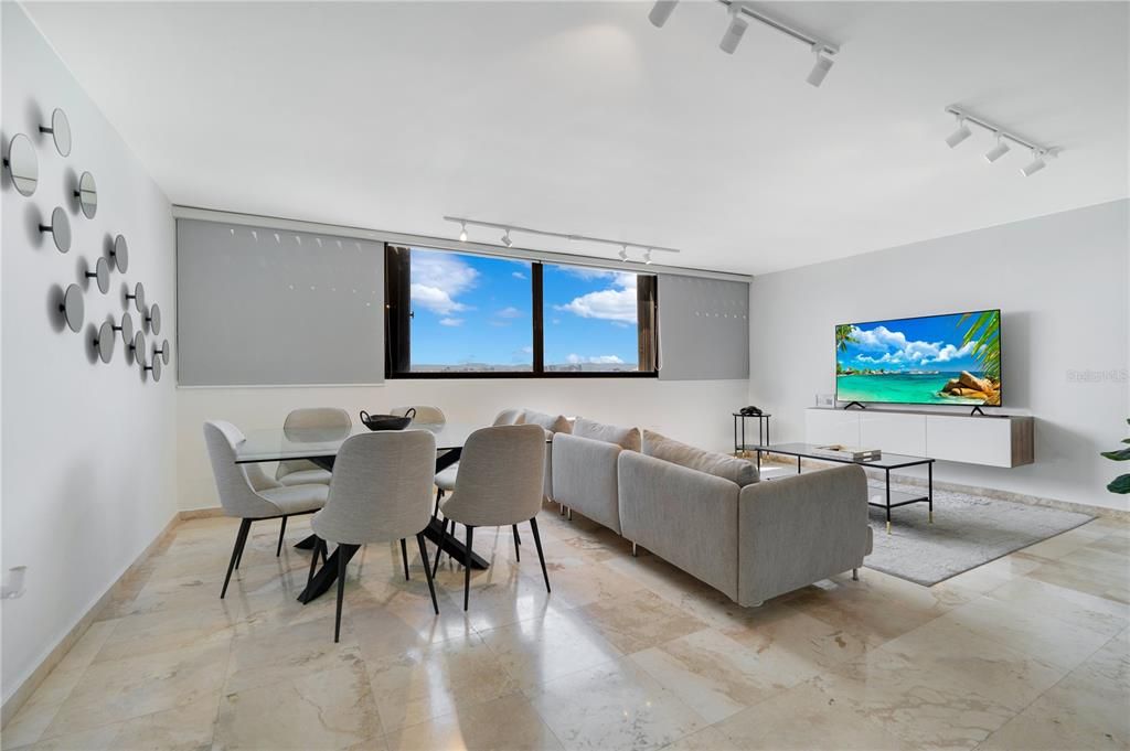 Под контрактом: $490,000 (2 спален, 2 ванн, 1168 Квадратных фут)