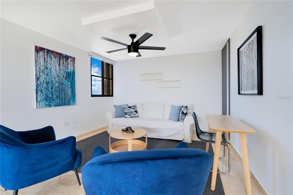 Под контрактом: $490,000 (2 спален, 2 ванн, 1168 Квадратных фут)