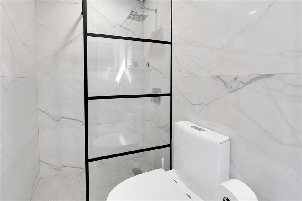 Под контрактом: $490,000 (2 спален, 2 ванн, 1168 Квадратных фут)