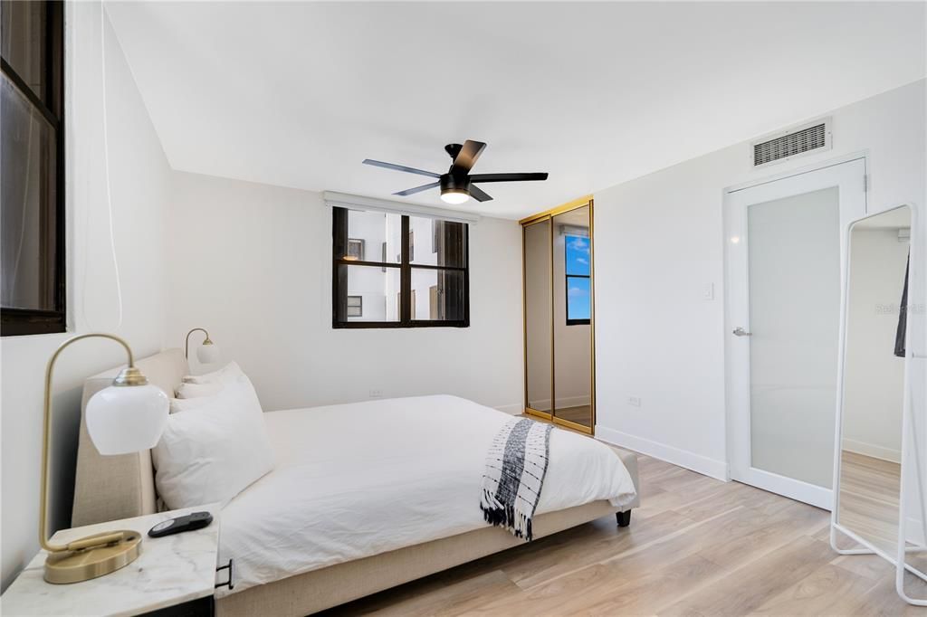 Под контрактом: $490,000 (2 спален, 2 ванн, 1168 Квадратных фут)