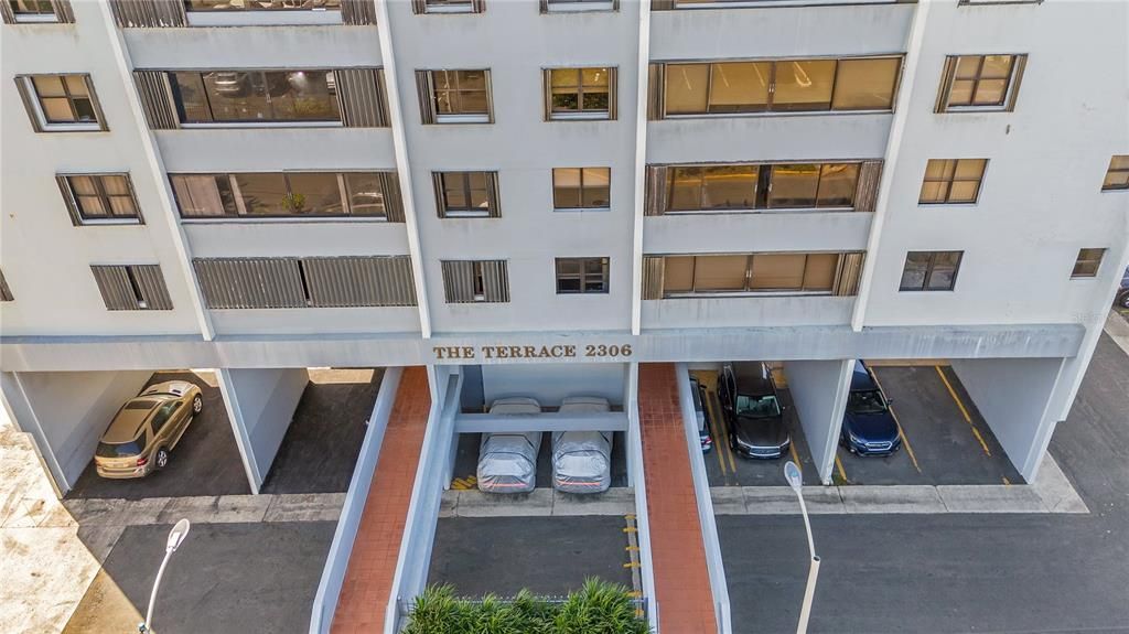 Под контрактом: $490,000 (2 спален, 2 ванн, 1168 Квадратных фут)