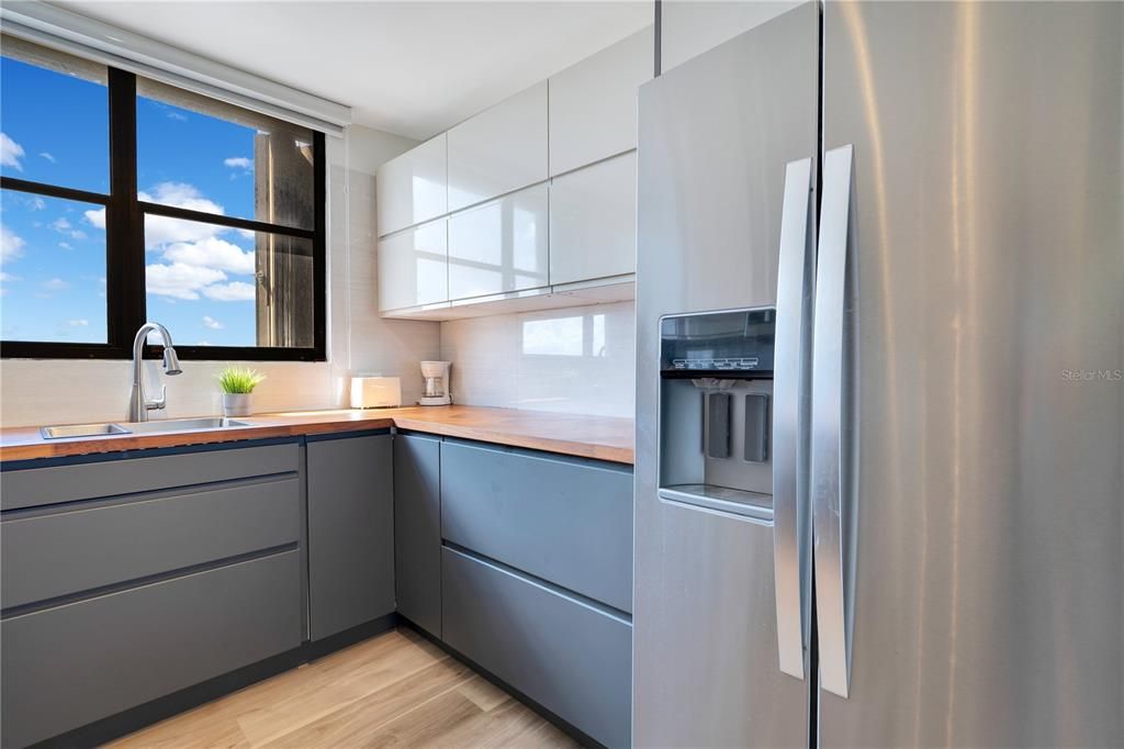 Под контрактом: $490,000 (2 спален, 2 ванн, 1168 Квадратных фут)