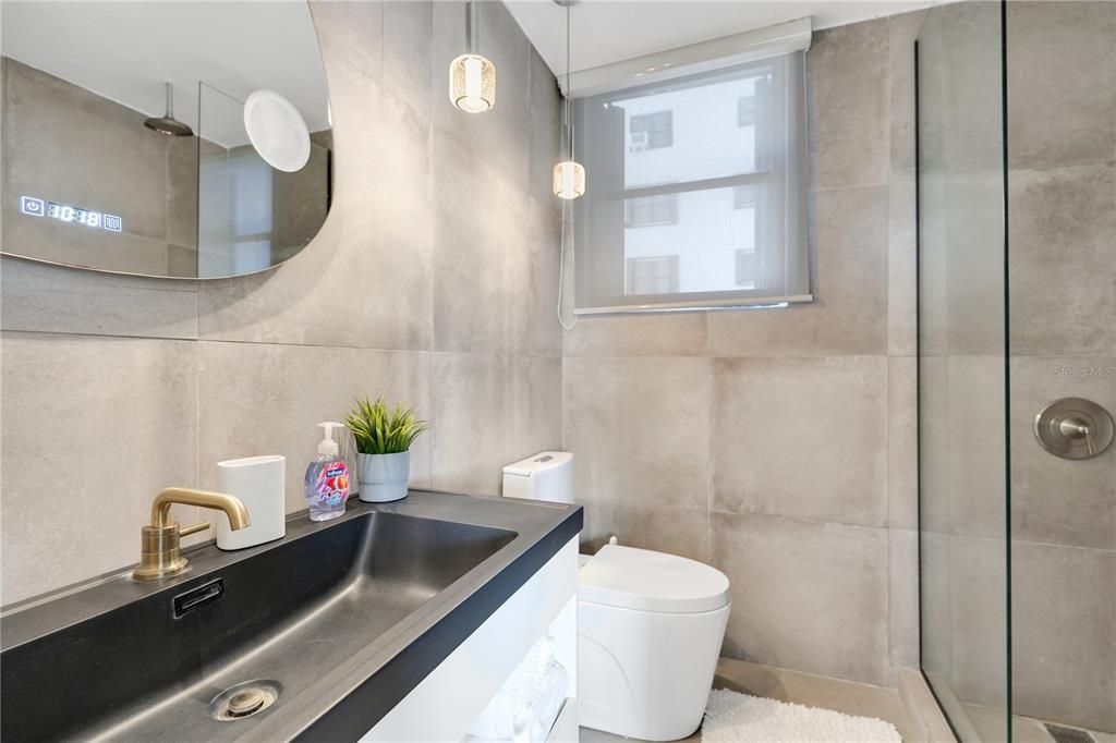 Под контрактом: $490,000 (2 спален, 2 ванн, 1168 Квадратных фут)