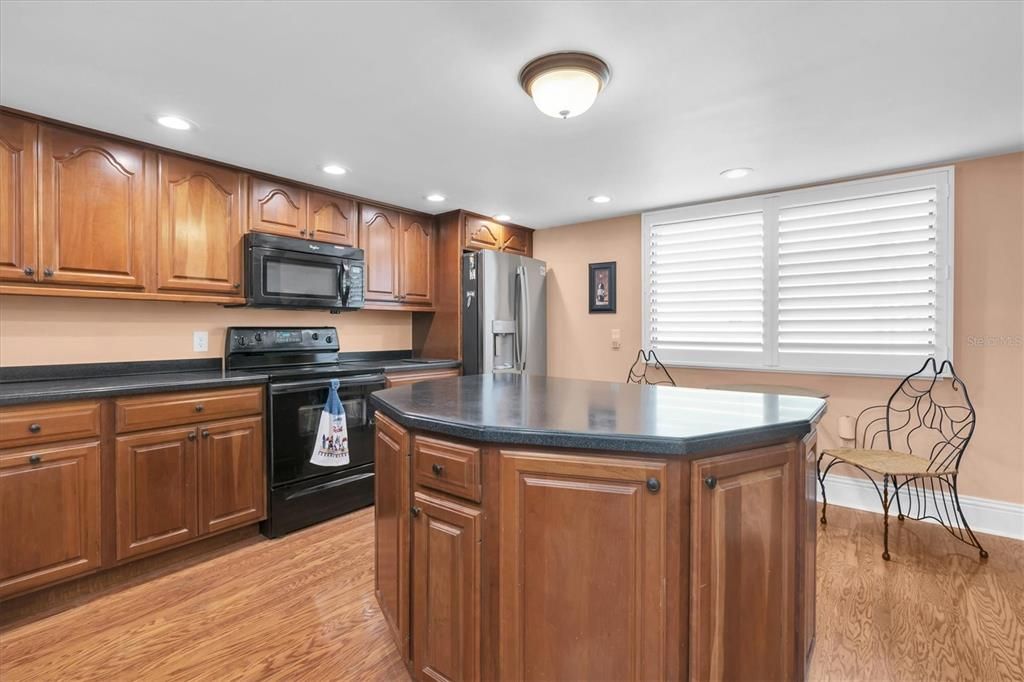 На продажу: $930,000 (2 спален, 3 ванн, 1750 Квадратных фут)